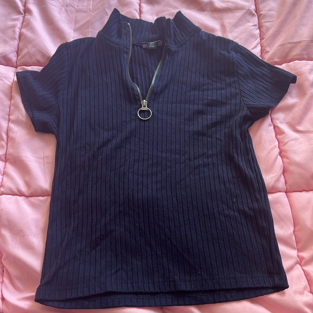 Blue zip tshirt